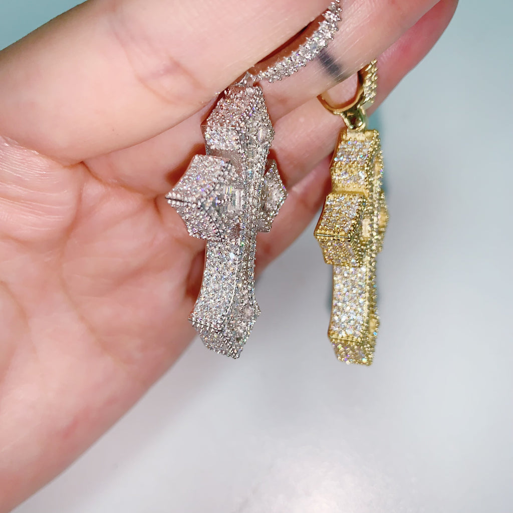 Signature Collection | VVS Moissanite Baguette Kereszt Iced Out Medál (GRA Tanusítvánnyal)