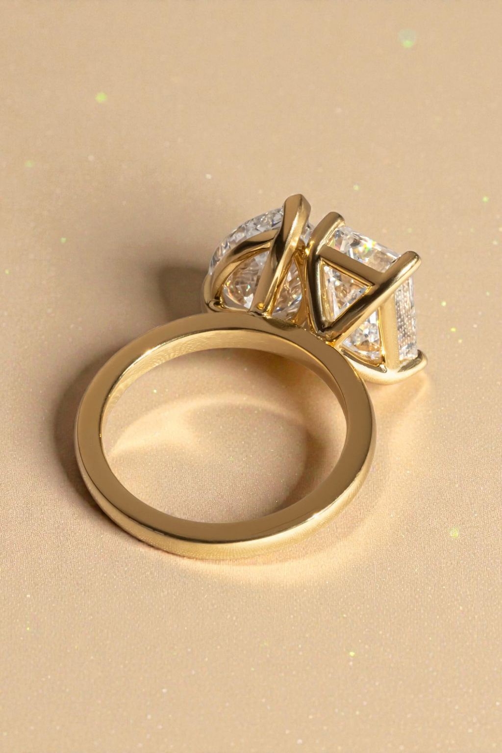 Collezione Signature AGiiST &amp; Co. | Anello in oro con 3 pietre di moissanite | Anello con diamanti VVS 14k (585)
