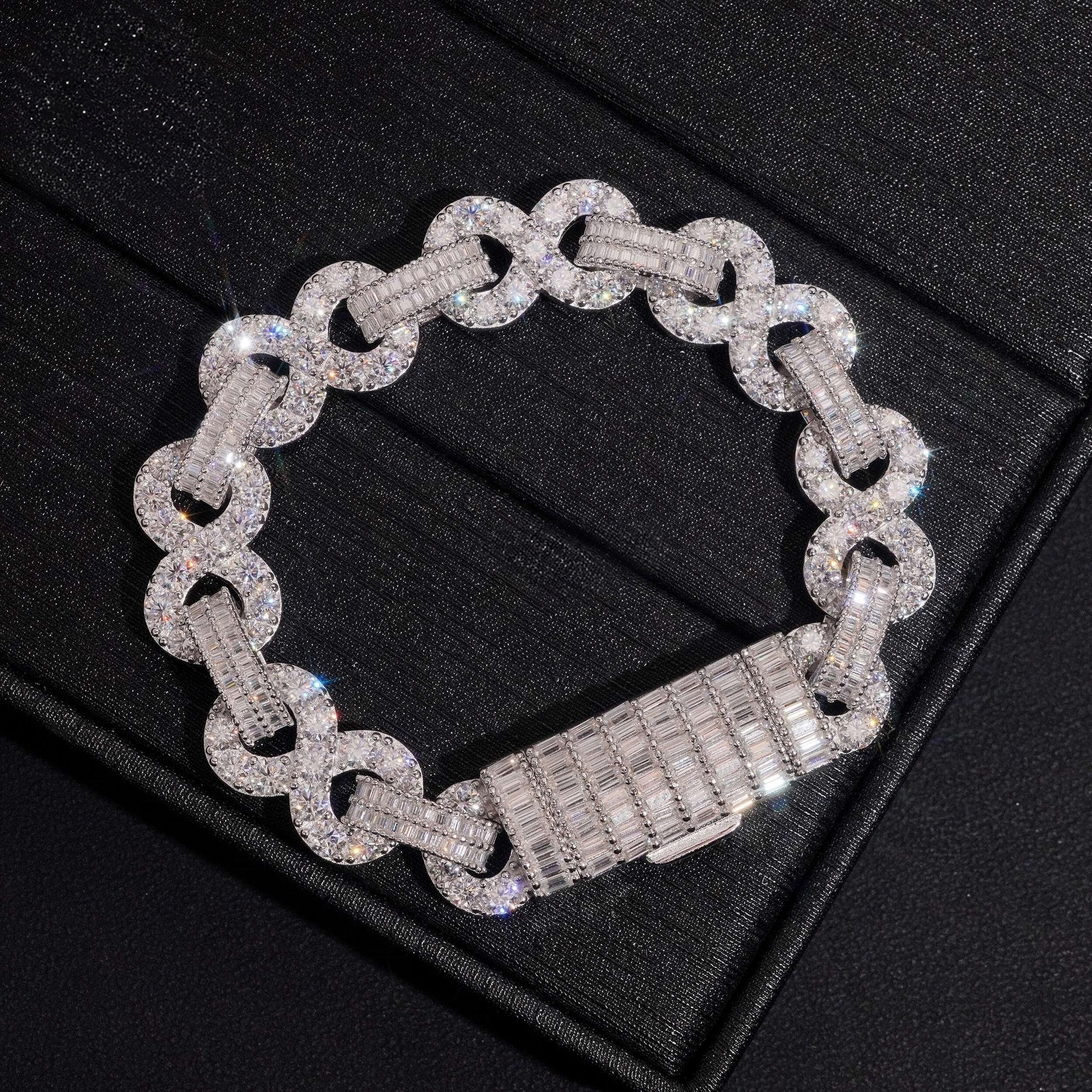 Collezione Signature AGiiST & Co. | Bracciale a maglie cubane VVS da 14 mm (incastonatura a mosaico Micropavé a 3 file)