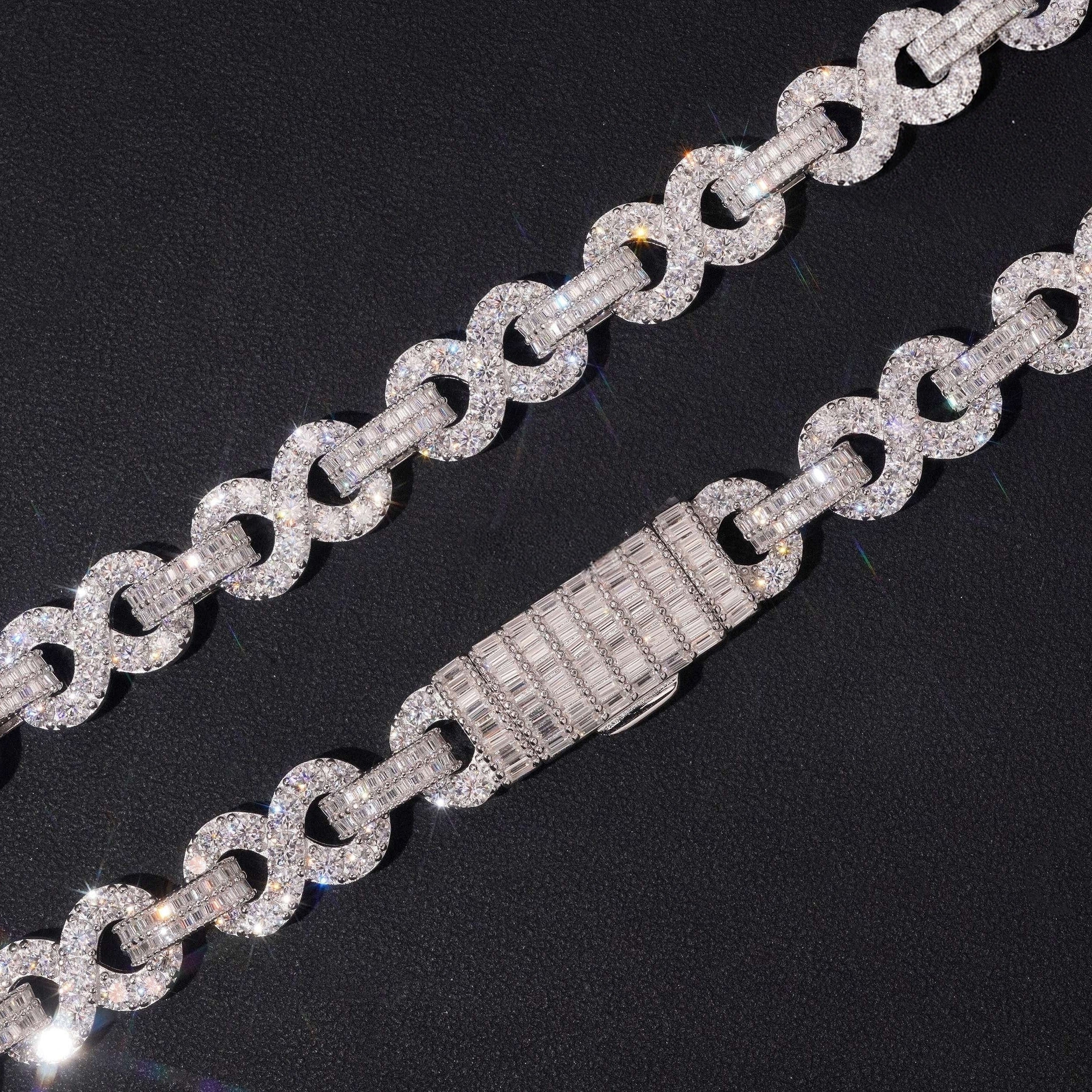 Collezione Signature AGiiST & Co. | Bracciale a maglie cubane VVS da 14 mm (incastonatura a mosaico Micropavé a 3 file)
